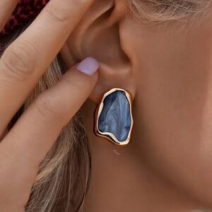 Elegant Blue and Gold Women's Earrings